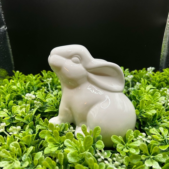 Spring Sitting Bunny - Picture 2 of 8